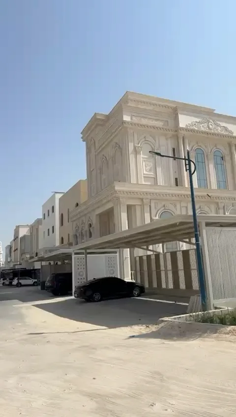 جولة حول الواجهات الحجرية