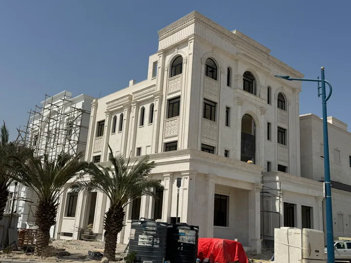 تكسية الواجهات أثناء التنفيذ