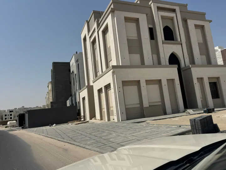 واجهة مكسوة بالحجر