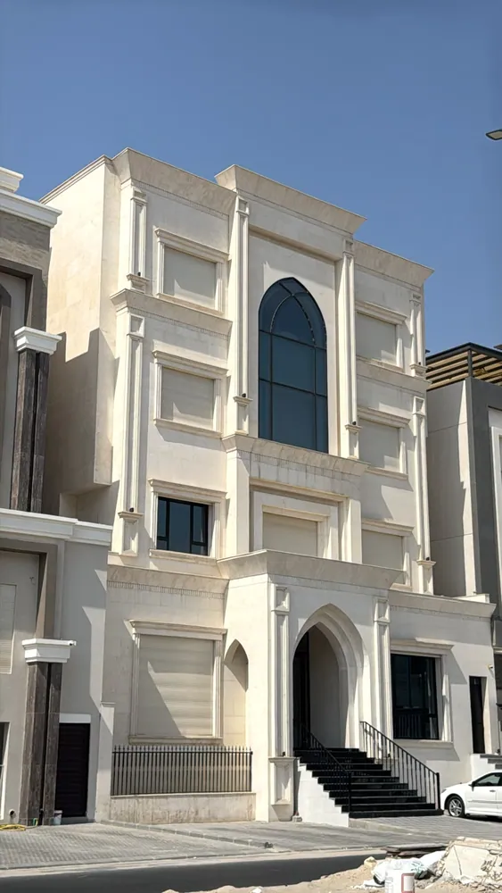 واجهة مكسوة بالحجر