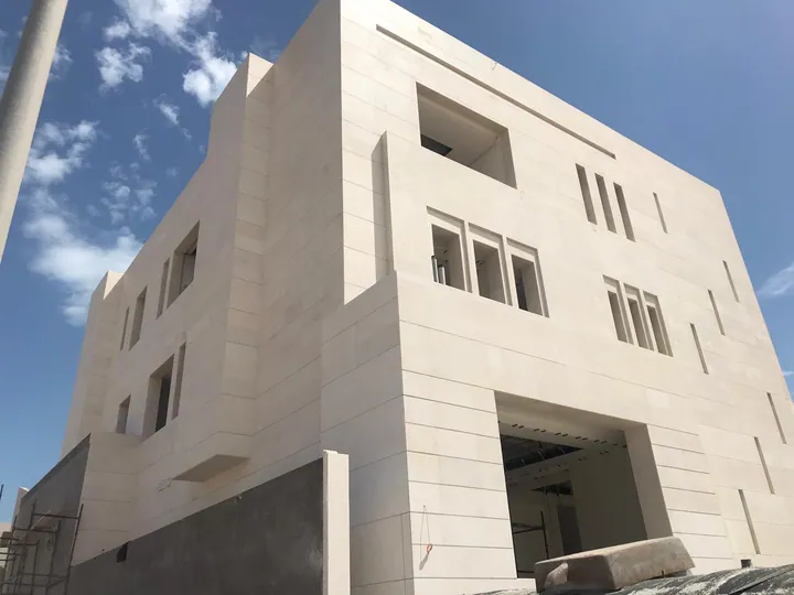 تكسية الواجهات أثناء التنفيذ