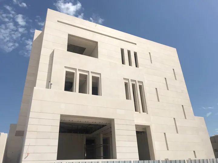 تكسية الواجهات أثناء التنفيذ