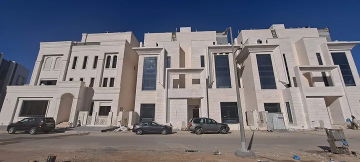 واجهة مكسوة بالحجر