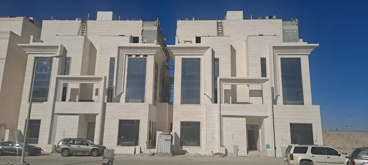 واجهة مكسوة بالحجر